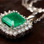 Necklaces that Dazzle: Navigating the Online Market for Emerald Necklaces